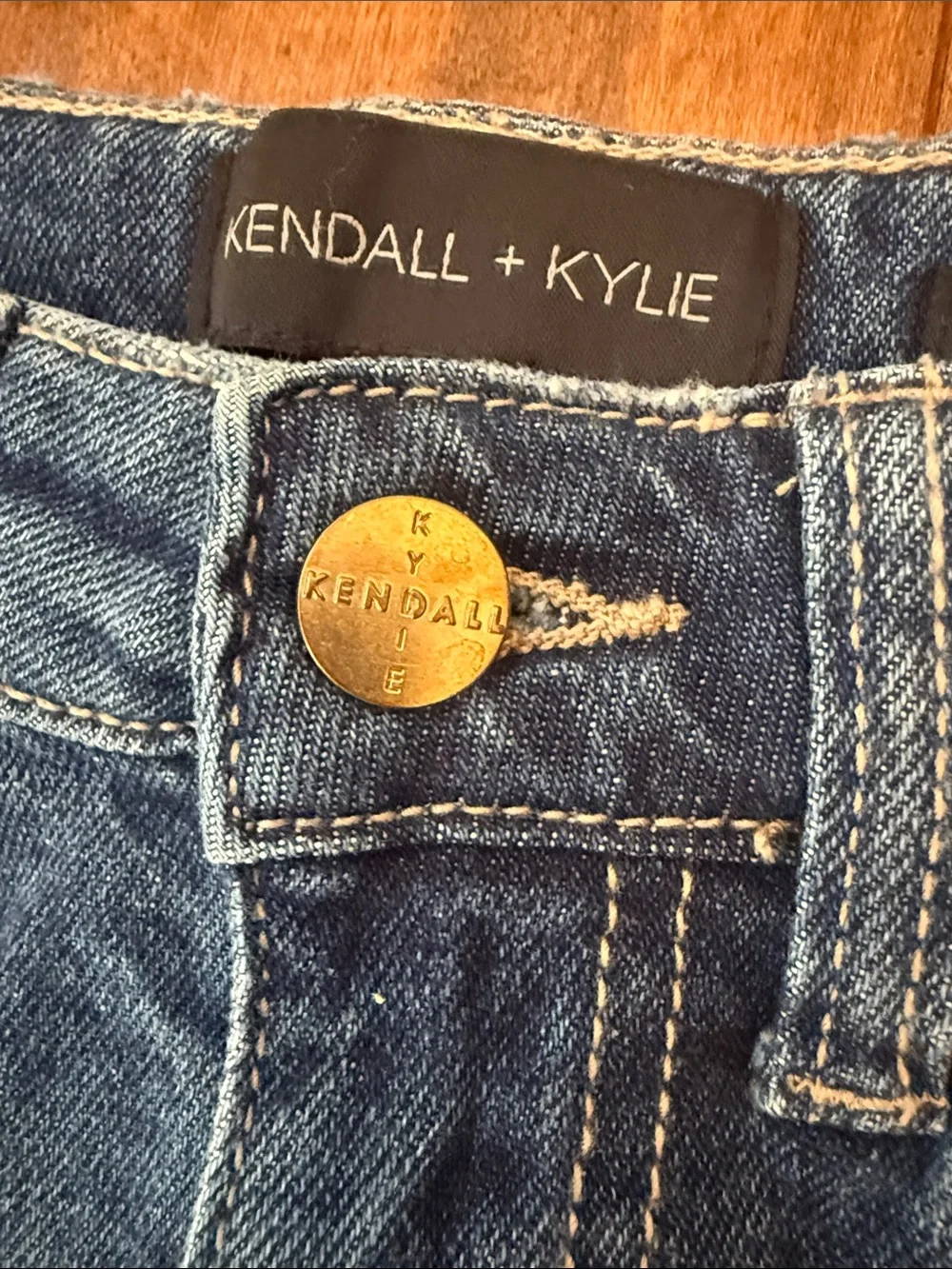 Kendall + Kylie Icon Denim Shorts distressed size 25 EUC